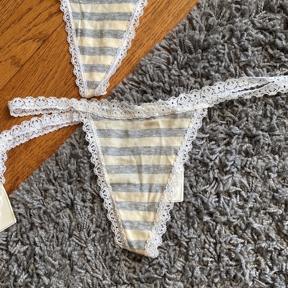 Gilly Hicks NWT Skinny Thong Bundle Size Small - Picture 3 of 9